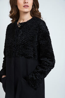 Rechthoekige Zwarte Jas met Astrakan