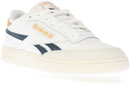 Reebok Classics Club C Revenge herentrainers in White Navy Blauw en wit