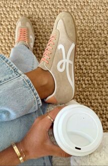 Retro Suede Runner Sneaker Beige