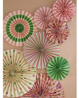 Rice papieren decoratie waaiers set à 8 stuks