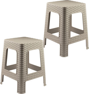 Rotan opstapje/zit krukje - 2x - kunststof - beige - 36 x 36 x 45 cm - Keuken/badkamer - Krukjes