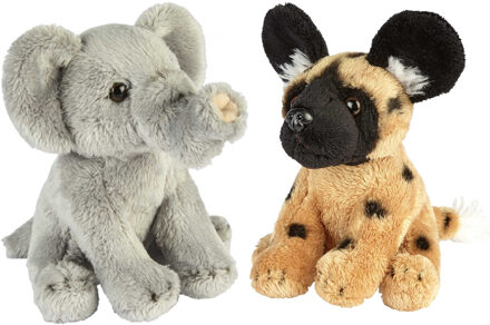 Safari dieren serie pluche knuffels 2x stuks - Olifant en Wilde Hond van 15 cm - Knuffeldier Grijs