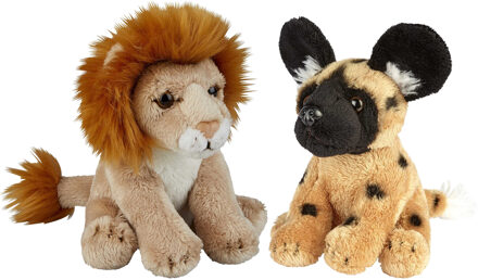 Safari dieren serie pluche knuffels 2x stuks - Wilde Hond en Leeuw van 15 cm - Knuffeldier Grijs