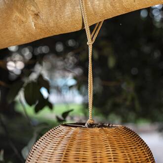 Saona LED buiten hanglamp van rotan zwart, licht hout