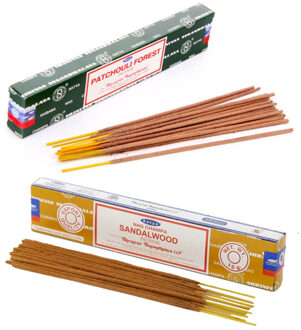 Satya Wierook cadeaus set - 2x geurstokjes - Sandelhout en Patchouli Forrest geur - Meditatie