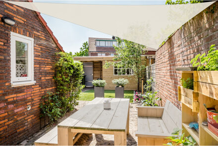 Schaduwdoek/zonnescherm driehoek creme 3 meter - Inclusief ophangaccessoires/muurhaken voor bevestiging