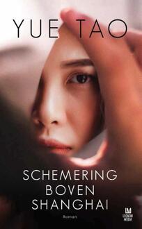 Schemering Boven Shanghai - Yue Tao