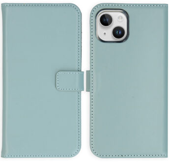 Selencia Echt Leren Bookcase voor de Apple iPhone 15 - Air Blue Lichtblauw
