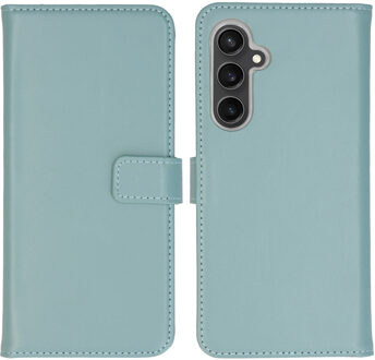 Selencia Echt Leren Bookcase voor de Samsung Galaxy S23 FE - Air Blue Lichtblauw