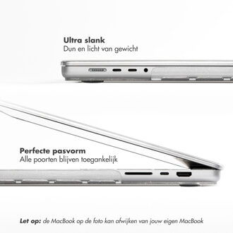 Selencia Glitter Cover voor de Apple MacBook Air 15 inch (2023 / 2024 M3 chip / 2025 M4 chip) - Transparant