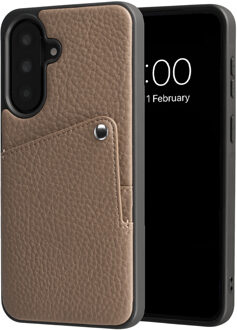 Selencia Riva Backcover met Pashouder voor de Samsung Galaxy A37 (5G) - Mocha Brown Meerkleurig