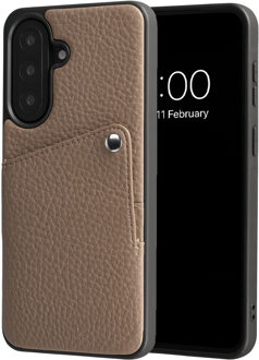 Selencia Riva Backcover met Pashouder voor de Samsung Galaxy A57 (5G) - Mocha Brown Meerkleurig