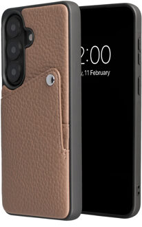 Selencia Riva Backcover met Pashouder voor de Samsung Galaxy S26 Plus - Mocha Brown Bruin