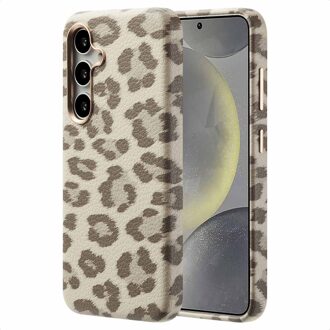 Selencia Sabi Backcover Panterprint met MagSafe voor de Samsung Galaxy S24 - Soft Ivory Beige