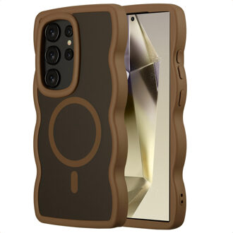 Selencia Wavy Backcover met MagSafe voor de Samsung Galaxy S24 Ultra - Mocha Brown Bruin