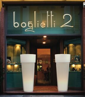 Serralunga 1825 Bloempilaar Pisa Wit Verlicht