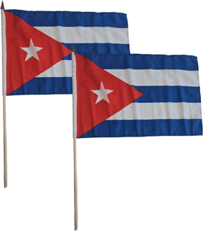 Set van 2x stuks luxe zwaaivlag Cuba 30 x 45 cm