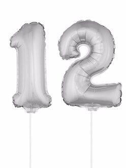 Shoppartners 12 jaar leeftijd feestartikelen - versiering cijfers - zilver - ballonnen op stokje - van 41 cm