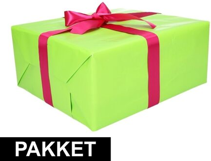 Shoppartners Groen inpakpapier pakket met roze lint en plakband