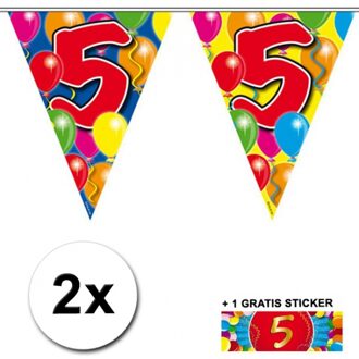 Shoppartners Leeftijd versiering - 2x vlaggenlijnen 5 jaar - met gratis sticker - feestartikelen - verjaardag Multi