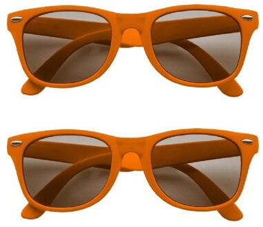 Shoppartners Set van 10x stuks zonnebrillen oranje - UV400 bescherming - Wayfarer model - Dames/heren - Oranje feestartikelen