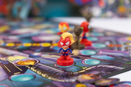 Shuffle Marvel Race Home Board Game