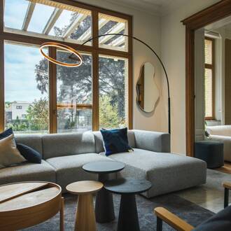 SLV LED vloerlamp One Bow FL, zwart/messingkleurig, staal SLV zwart, messing