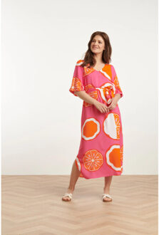 Smashed Lemon 25028 v-neck midi jurk met ballonmouwengrafisch fruitprint | Roze