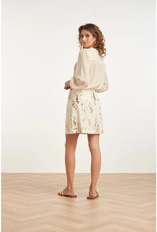 Smashed Lemon Crème blouse met gesmokte details en boho rijgsluiting | Ecru