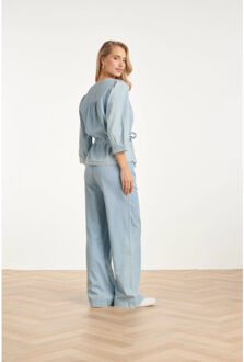 Smashed Lemon Lichtblauwe top met overslag en taillekoord | Indigoblauw - XXXL