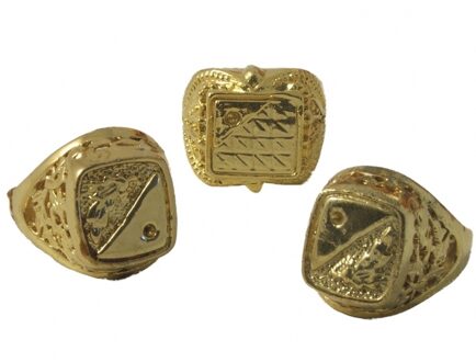 Smiffys Grote gouden carnaval / verkleed ring - van kunststof - Pooier - Piraat - Gangster - over the top Goudkleurig