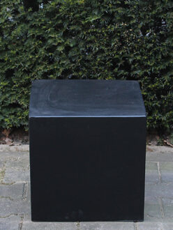 Sokkel/zuil zwart uit light cement, 40 x40 x 40 cm. zwarte zuil, winterhard en uv-werend.