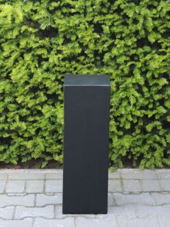 Sokkel/zuil zwart uit light cement, 60 x 30 x 30 cm. zwarte zuil, winterhard en uv-werend.