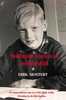Soldaatje spelen in oorlogstijd -  Dirk Mostert (ISBN: 9789464928358)