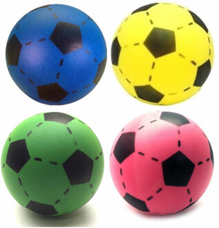 Speelgoed set van 4x stuks foam soft voetballen in 4x verschillende kleuren met diameter van 20 cm