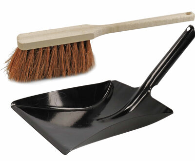 Stoffer en blik van zwart metaal en kokosvezel voor binnen en buiten met lange steel 45 cm