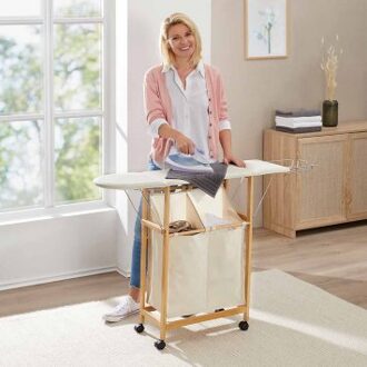 Strijkplank met wasmand