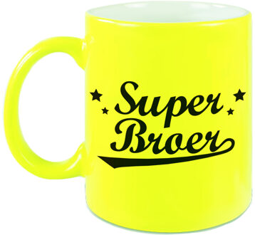 Super broer cadeau mok / beker neon geel 330 ml - verjaardag / bedankt cadeau - feest mokken