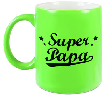 Super papa cadeau mok / beker neon groen 330 ml - verjaardag/ Vaderdag - feest mokken