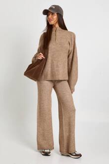 Superzachte Trui Met Ritssluiting Bij De Nek En Oversized En Wijde Pijpen Co-Ord, Hazelnut - L