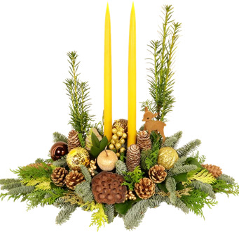 Tafelkerststuk ca. 65cm met 2 goud gele kaarsen