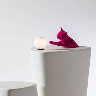 tafellamp Maoo, keramiek fuchsia, glas, kattenbeeldje
