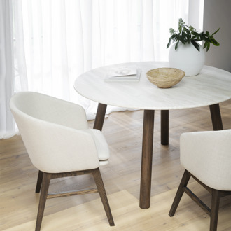 Taransay eikenhouten eettafel donker bruin - met beige travertine tafelblad - Ø125 cm