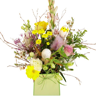 Tasje met boeket Paasbloemen