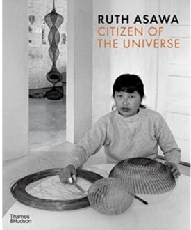 Thames & Hudson Ruth Asawa: Citizen Of The Universe - Emma Ridgway