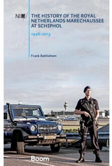 The history of the Royal Netherlands Marechaussee at Schiphol, 1946-2013 - Boek Frank Bethlehem (9024407648)