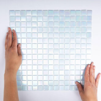The Mosaic Factory Amsterdam vierkante glasmozaïek tegels 32x32 lichtblauw parel