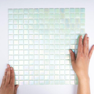 The Mosaic Factory Amsterdam vierkante glasmozaïek tegels 32x32 lichtgroen parel