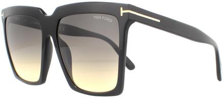 Tom Ford Zonnebril Sabrina 02 FT0764 01B Glanzend Zwart Grijs Smoke Verloop
