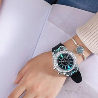 Top Brand Children Quartz Watches Kids Luminous Diamond LED Wristwatch Girls Fluorescent Personality Fashion Watch C221